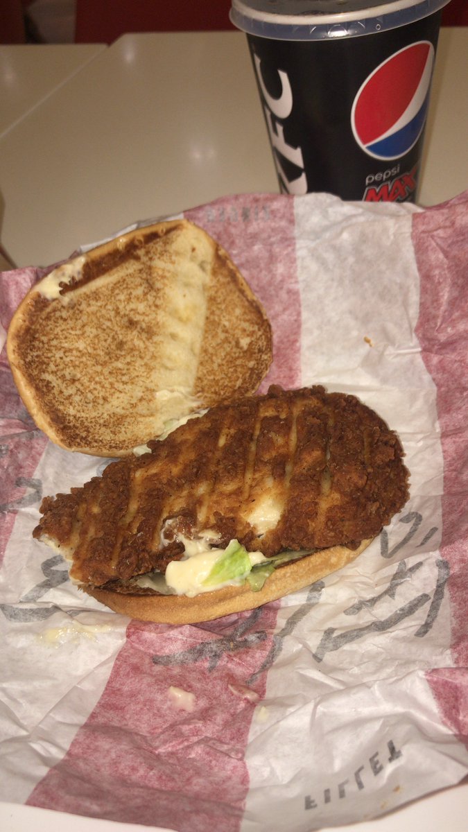 Chazzalynchx's tweet photo. @KFC_UKI this is not your chicken 🐔 selling chicken that’s not yours 🙄🤷🏼‍♀️ https://t.co/cUjJRvZqFS