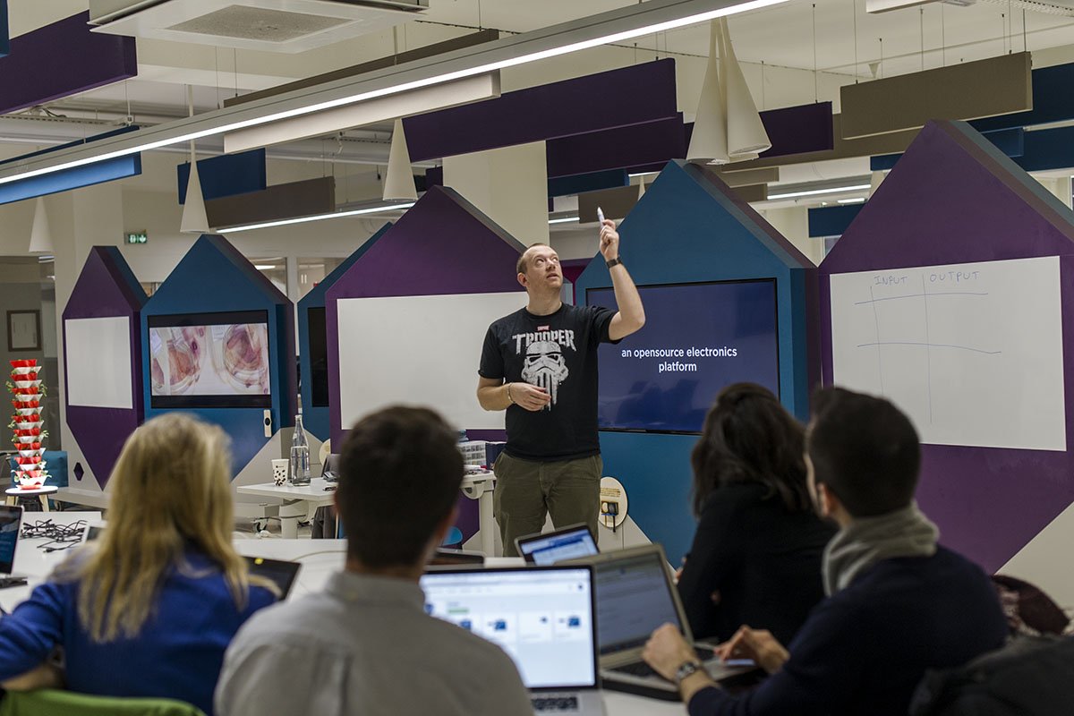makerslab_'s tweet photo. Today we launched the #makersbootcamp 5 🚀 40 participants discover @arduino and 3d modeling in our 3 @makerslab_ ! Guess what are we going to make this time ? https://t.co/nWpqs5sfUq