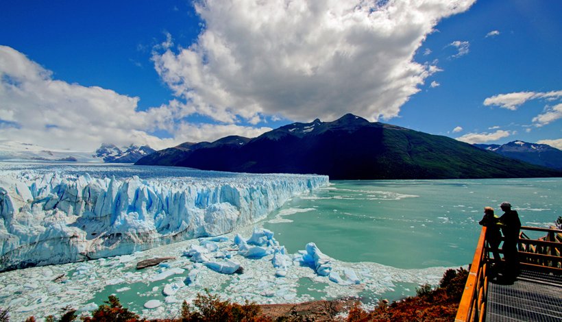 HelsingforsAr's tweet photo. The #PeritoMorenoGlacier may be reaching its breaking point once again!  Find out how you can see this incredible natural occurrence happen. https://t.co/LiZ4S5PGri #LosGlaciares #Patagonia #Argentina #TravelTips #SouthAmerica https://t.co/B38ypgygcg
