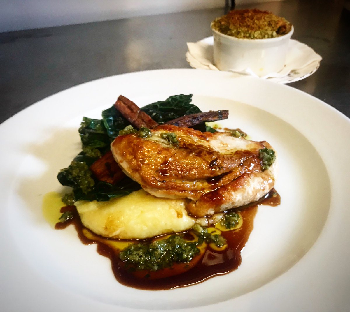 ChurchStTavern's tweet photo. Who needs KFC when you can have this delicious pot-roast Guinea Fowl with a warming pot of borlotti beans, saucisson &amp; pancetta.

#kfc #nokfc https://t.co/Qh0Z8cM4dO