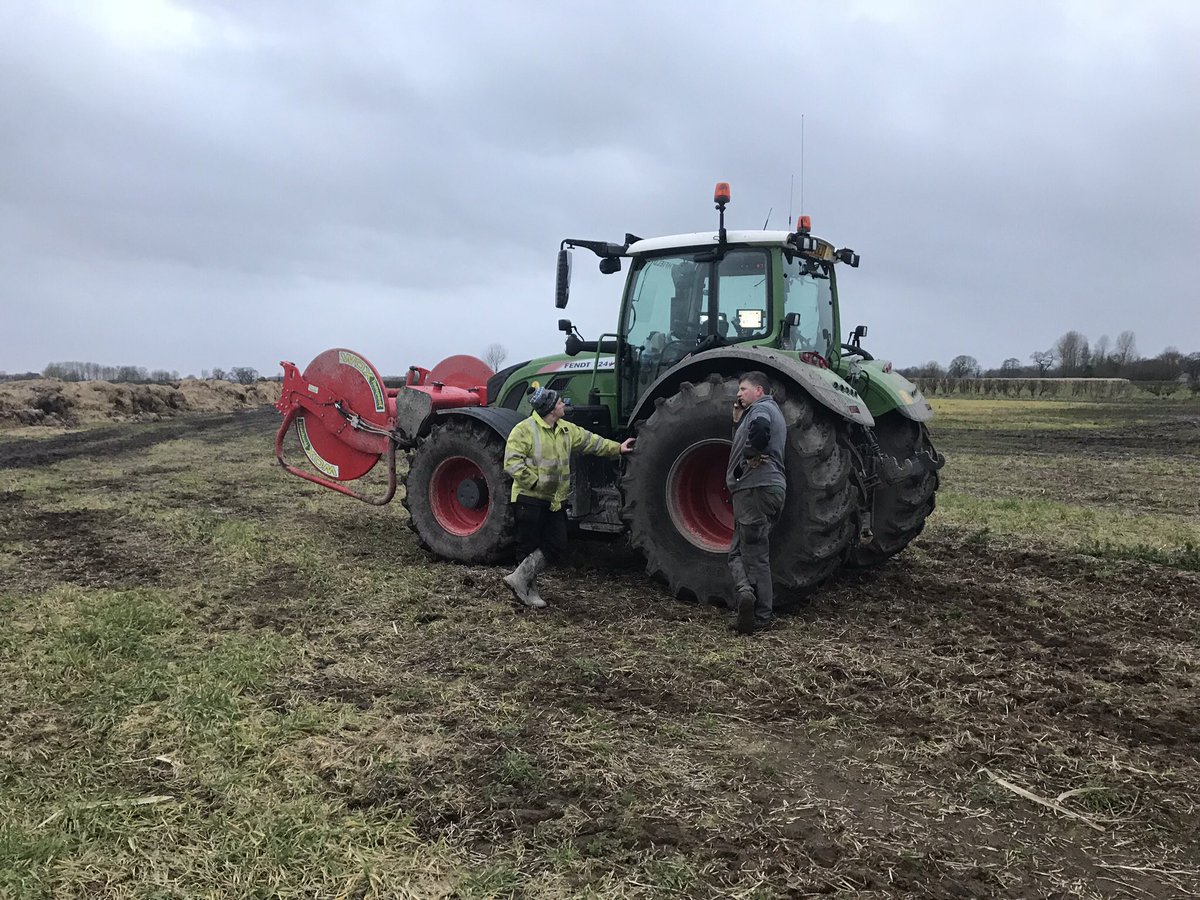Amazing what tweeting a few pics of big slurry tankers does for ones twitter following.  Here’s a couple more to gets me over the 1,000 mark ... Get retweeting wastrels #tractorporn