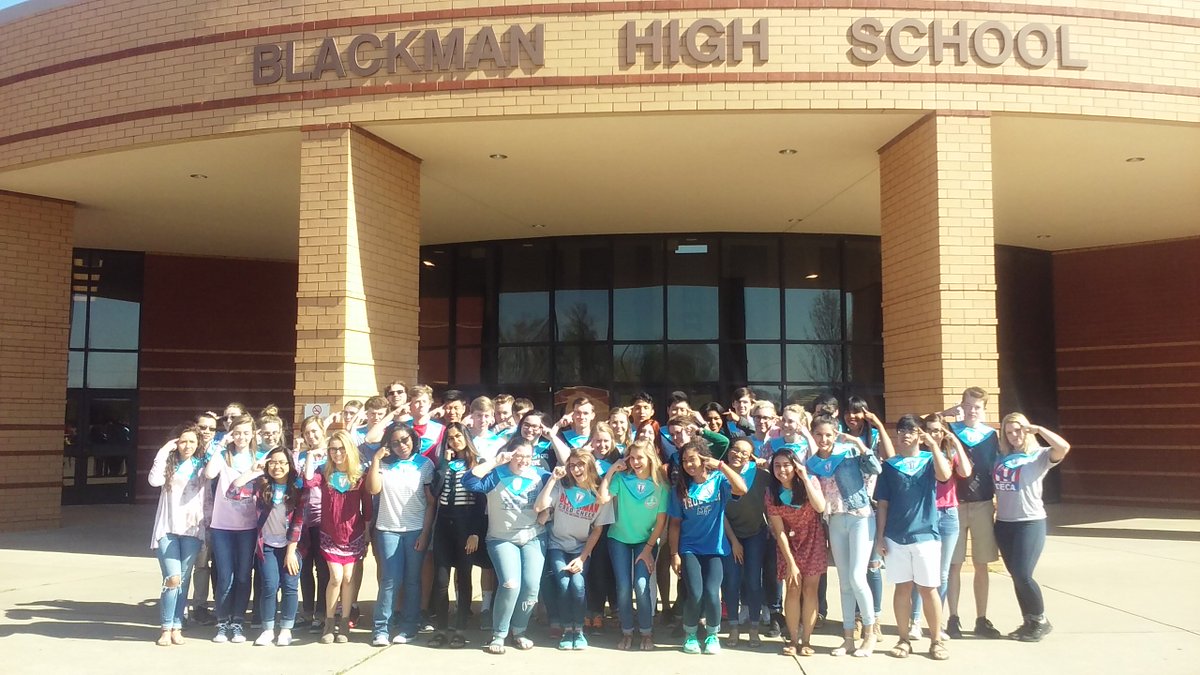 BlackmanHighNHS's tweet photo. Almost 1 year ago, this group of now @BlackmanAlumni was getting ready to go to college. Hope you are doing well! #nowgostudy #turninyourpaper #sleepsometoo #seabiscuitbreakfast @BlazeLibrary @bhsjustus https://t.co/mULrdStZGM