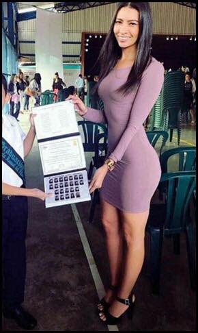 jonmikesav8's tweet image. Proud father takes a picture of his son receiving an award from his teacher 😂😂😂😂😂😂😂😂😂😂😂😂😂😂😂😂😂😂😂😂😂