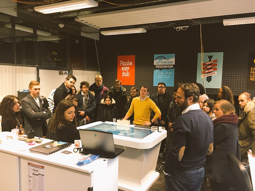 Les étudiants de l’<a href="/immd_lille2/">IMMD</a> découvrent <a href="/taktusfr/">Taktus</a> spécialisé dans les nouvelles expériences de vente et de #retail pour « Donner des super-pouvoirs au vendeur » #startup #cx #customerexperience #tabletactile #genial