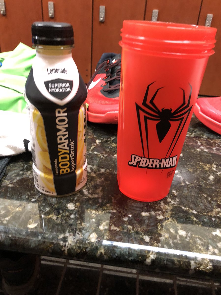 SpiderScott_'s tweet image. It’s time for some #SuperiorHydration with @DrinkBODYARMOR and some #ClanginAndBangin 🕷🤙🏾 #SpiderScott #CompeteHarder