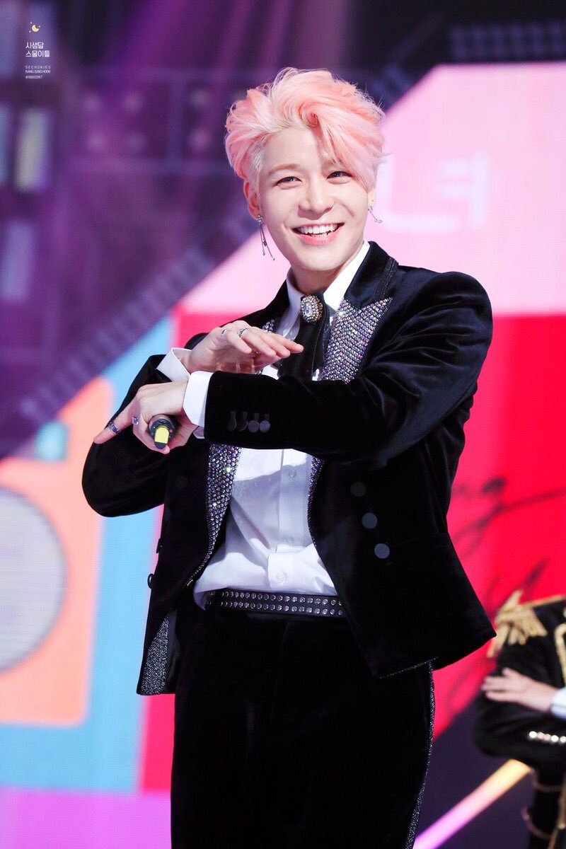 puisiru's tweet photo. Happiest birthday to the man with the brightest smile
#HAPPY_HOONYDAY https://t.co/BWPaVL9plP
