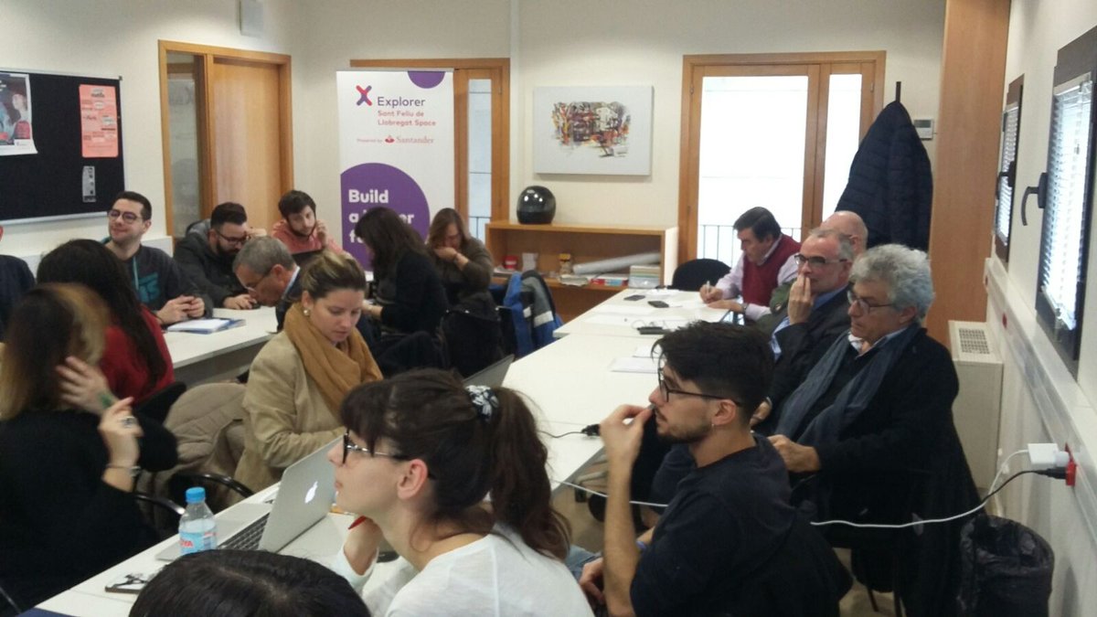 SecotCatalunya's tweet photo. Els Sèniors de @Secotbcn  presenten el Programa @Explorer 2018 al Ajuntament de @AJSantFeliuLlob amb l'objectiu de oferir al #joves participants ajuda en el desenvolupament de les seves idees, mitjançant la #tutoirzació del seus projectes https://t.co/QkhF174QbI
