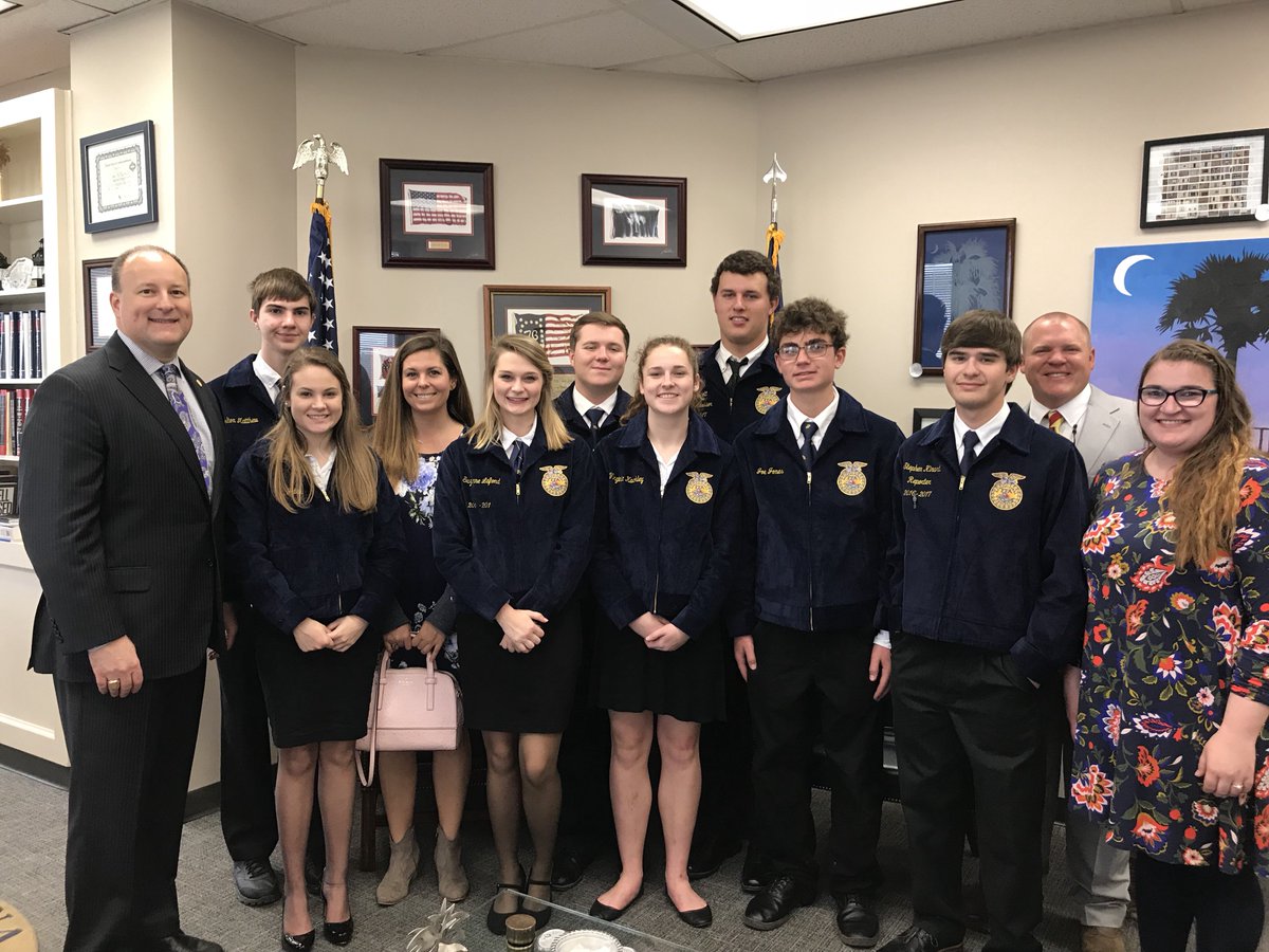BennettSCSenate's tweet photo. Had a visit by the @ARHSswampfox #FFA today at the State House. Really good discussion about their program and school safety. https://t.co/m6JL6ZirGW