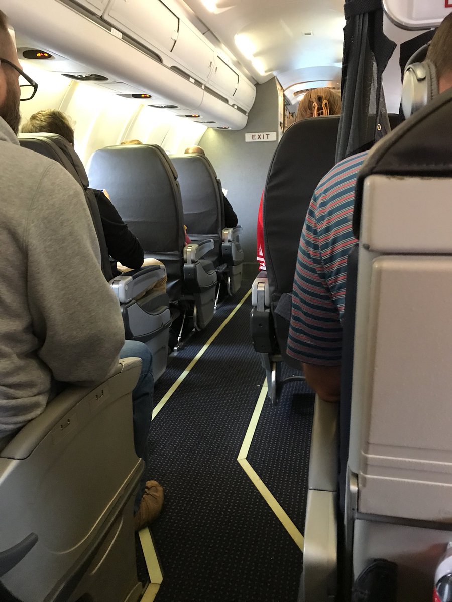 lauragb2020's tweet image. Of course. A tiny little ghetto plane. @AmericanAir are you hoping i don’t make it? #sketch #tinyplane #hopeIdontgetsick #youactuallyletmeontheplanetime #willyoumakemegetsruckimcharlotte