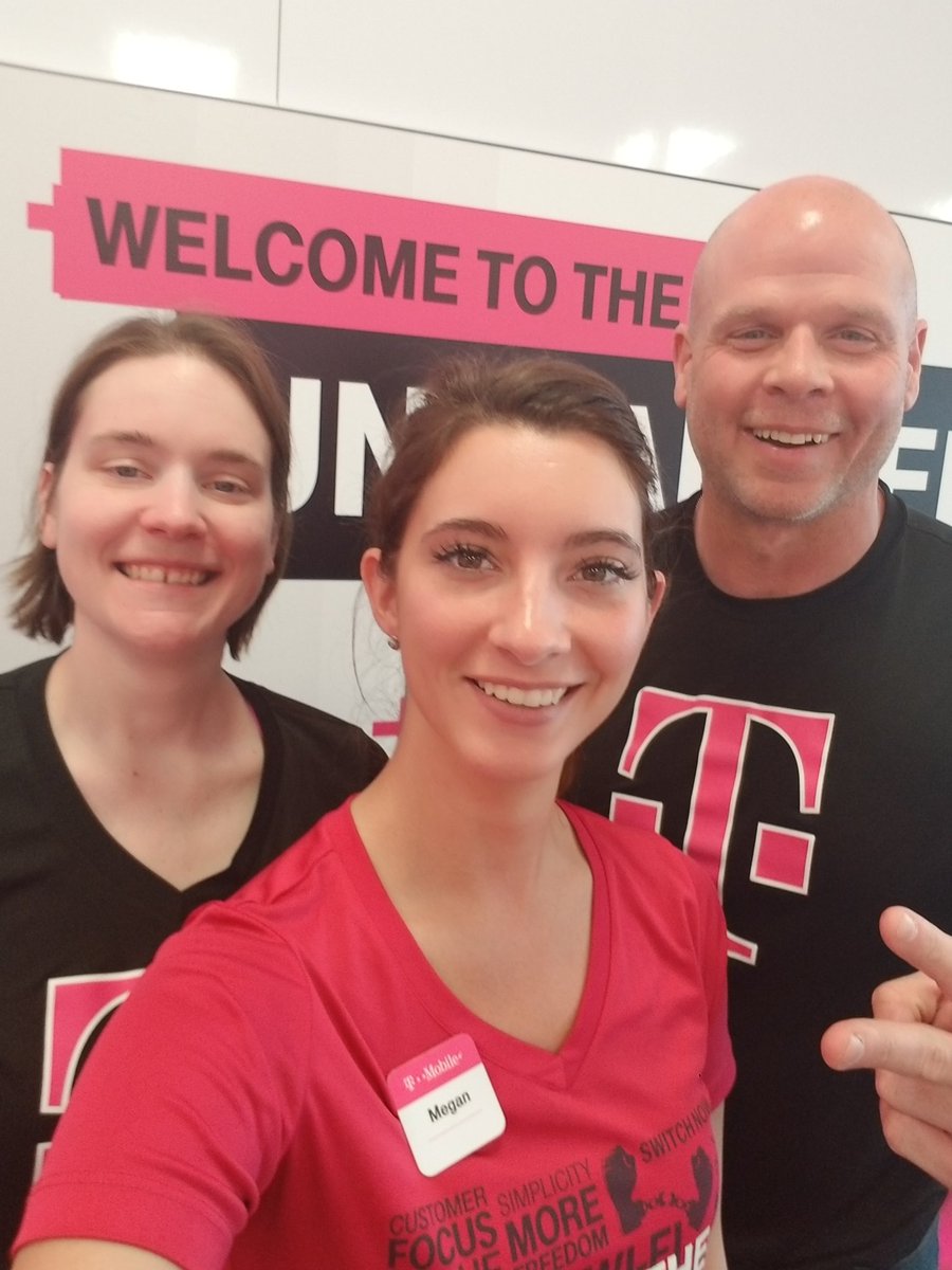 Megantron21's tweet photo. Come in and see us at the new #Independenceky store! Meet the amazing staff and check out the unbelievable #TMobile deals! #AppleWatch #LGV30 & #Samsung BOGO #Covington #Ftwright @gary_weisgerber @k_simp72 @ARod_013 https://t.co/8rCibqxxjD