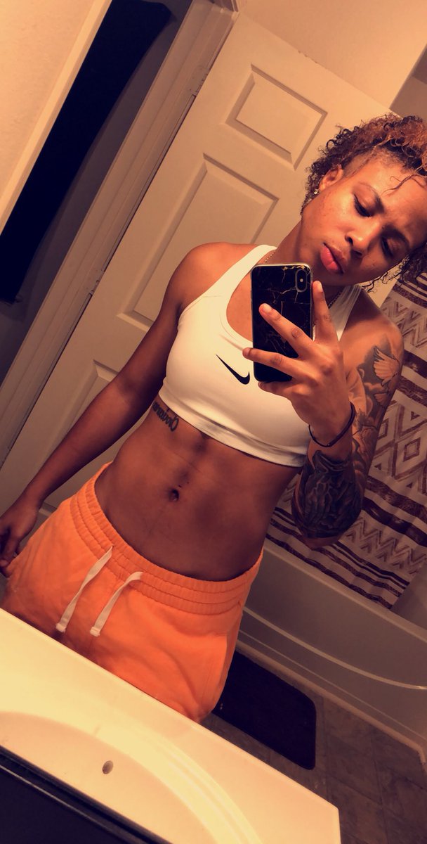 Hot_Baller's tweet photo. 👀🙊 https://t.co/k8YGXS9vdK