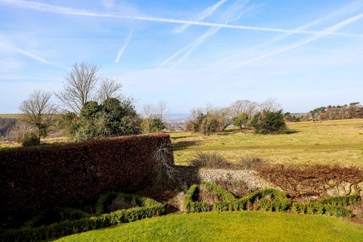 Humberts_Ciren's tweet photo. New Instruction - Rodborough Common - £1,375,000
An immaculately renovated, 4 bedroom family home sat within a very private and sought after no through road, boasting impressive views.
#ForSale #FamilyHome #Gloucestershire #Cotswolds #Humberts https://t.co/7rbGl5B0Si