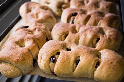 SideOven's tweet image. NEW Breadmaking Course Dates on our website - easy to book online. We offer 10% discount to all those returning for another course with us. #Breadmakingcourse #organic #localfood sideoven.com/courses.aspx