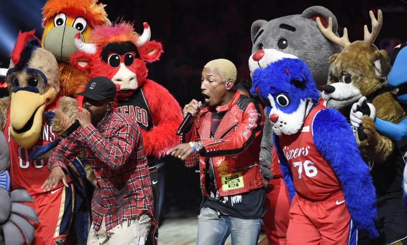 raygreenonx's tweet photo. N.E.R.D. brought out a special guest at the #NBAAllStar Game https://t.co/DiKzshIor8 https://t.co/KyYokuCCl7