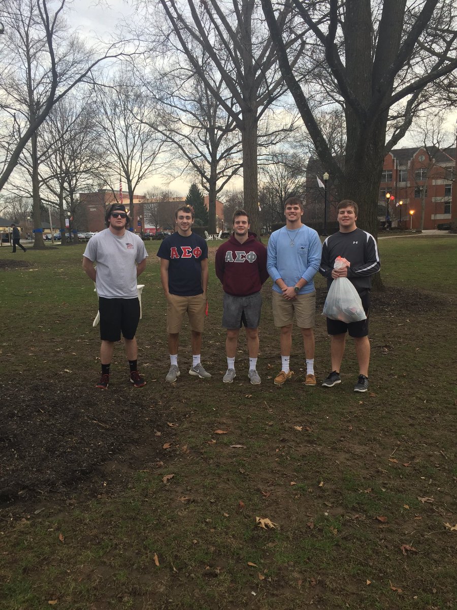 AlphaSigmaPhiOC's tweet photo. Some of our brothers picking up trash for this great community! https://t.co/67OBUMv8fU