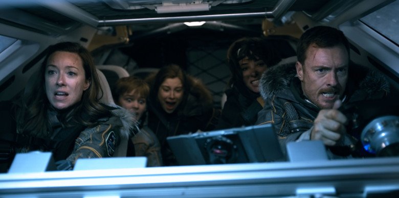 IndieWire's tweet image. #LostInSpace First Trailer: Molly Parker and Toby Stephens Lead @netflix Reboot of the Classic Sci-Fi Series bit.ly/2CaDdx2