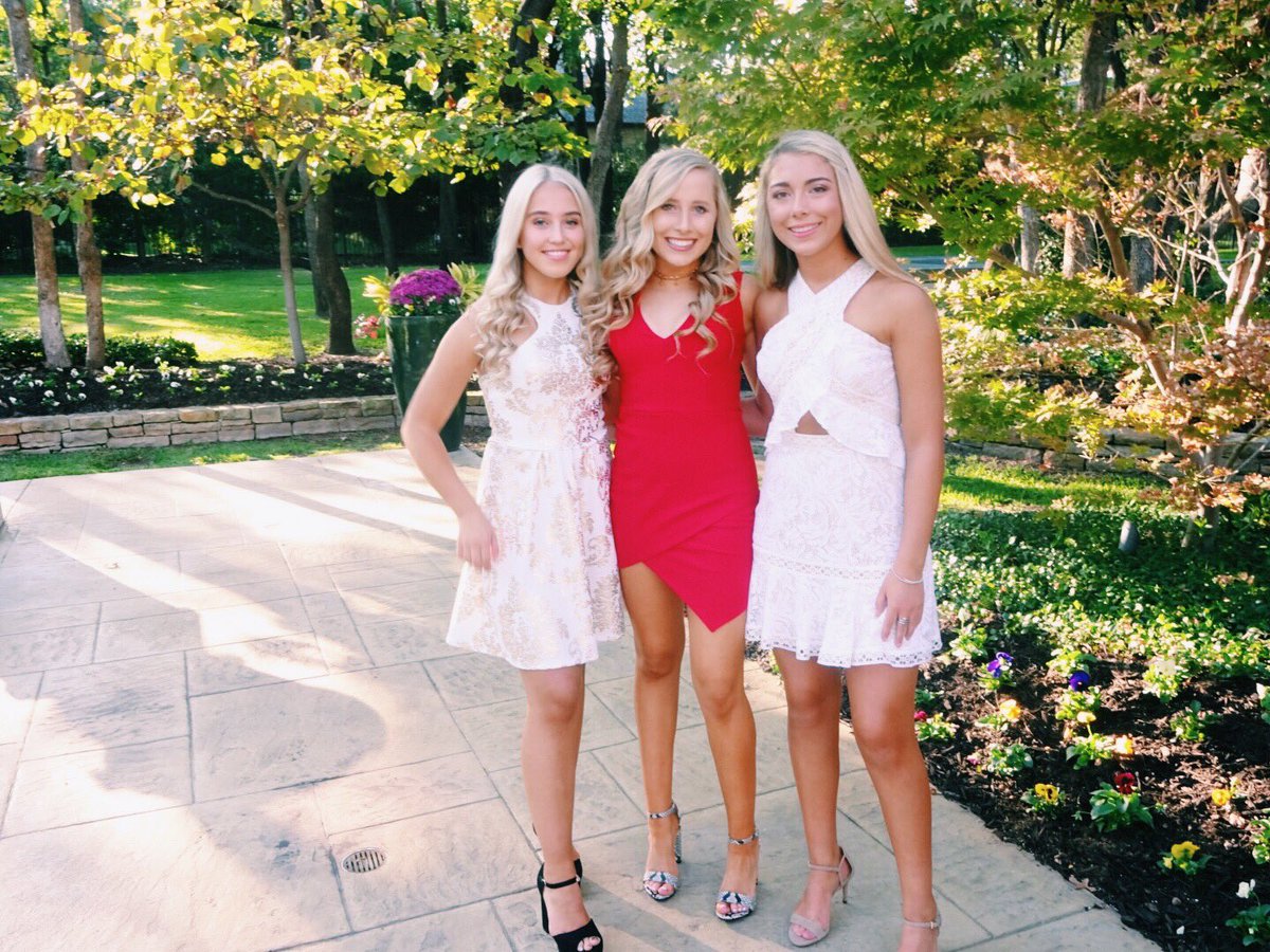Kathrynlark's tweet photo. Happy birthday to my sweetest !!! Love you lots🤩❣️ @HoltMarisa https://t.co/ypZrI5awVX