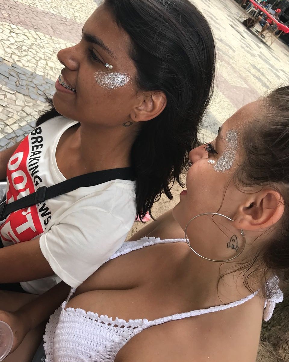 DrielleCristiny's tweet photo. tive mts idas e vindas na minha vida e vc foi a única q permaneceu. vc smp será minha metade. te amo ao infinito e além 🌎🚀 #desde2001 #minhamagrela @dandarasena36 https://t.co/uOzQEPs1aH
