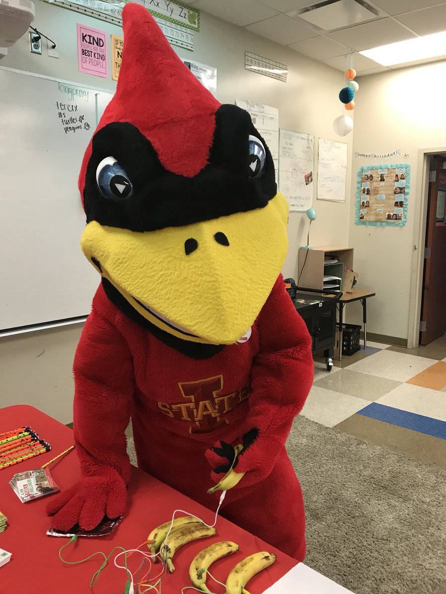 AndreaWelchans's tweet photo. Fun hands-on activities @KingElemDMPS College Night with @isu_4u! @TheMascotCy is a virtuoso on the banana piano!@PolkCo4h @ISUExtPolk https://t.co/1klmZUMdWR