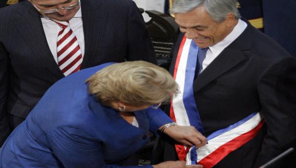 NTN24ve's tweet photo. 14 exministros de Chile pidieron retirar invitación a Maduro para investidura presidencial de Sebastián Piñera https://t.co/yHWifn3e9R https://t.co/ZdOKXc7eVE