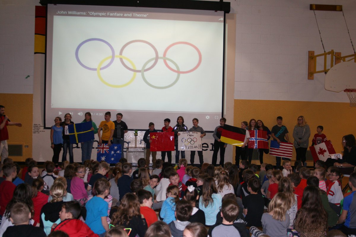 Great afternoon for the @UncasSchool Winter Olympics to celebrate #PyeongChang2018 and #TeamCanada! Everyone had a blast! Super proud of our Sixes for leading their teams. We had everything from 'Bobsled', Snow Pile, 'Figure Skating', and more! (Even a hot chocolate break!) #eips