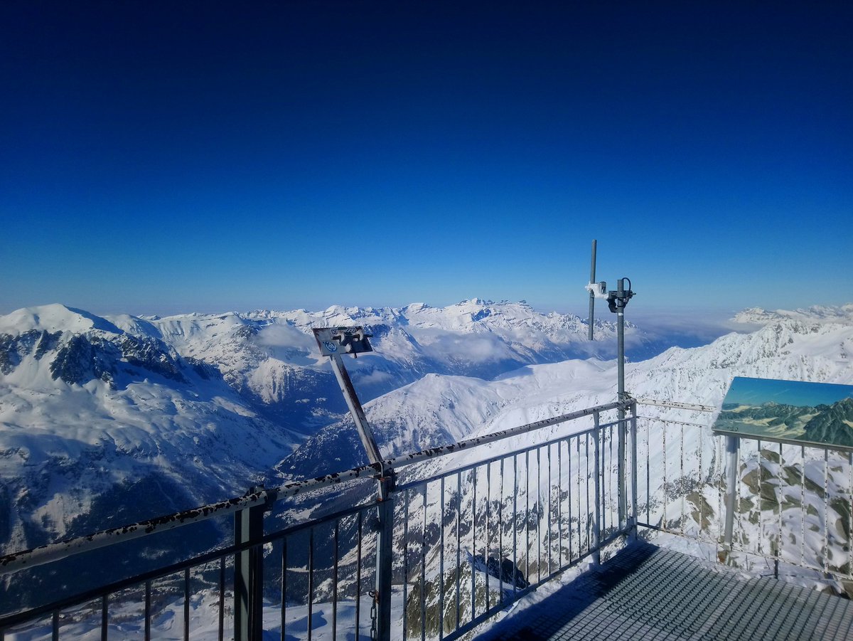 F4CZX's tweet photo. Ajout d'un système d'extension à l'aiguille des Grands Montets #sysoco #cmb #nxdn #digital https://t.co/jfrCq5GZSA