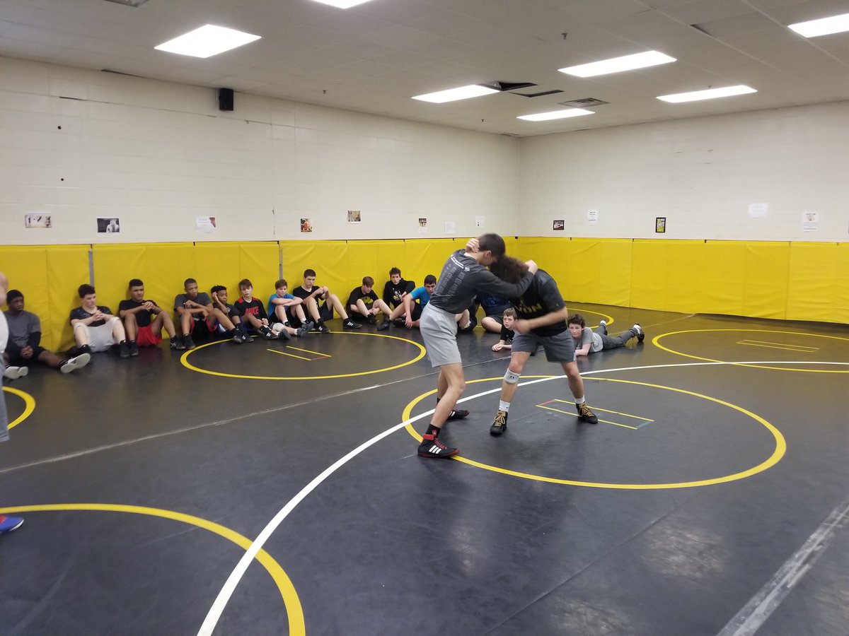 Zach_Errett's tweet photo. At the State Finals this past weekend and now at the middle school helping prepare the next generation! @asa_garcia13 @Nathan_Conley14
@cj_brewster @ray_10x
@AvonWrestling
#GivingBack
#RoleModels
#TrustTheProcess
#BeRestAssured https://t.co/1x9gqMRcVh