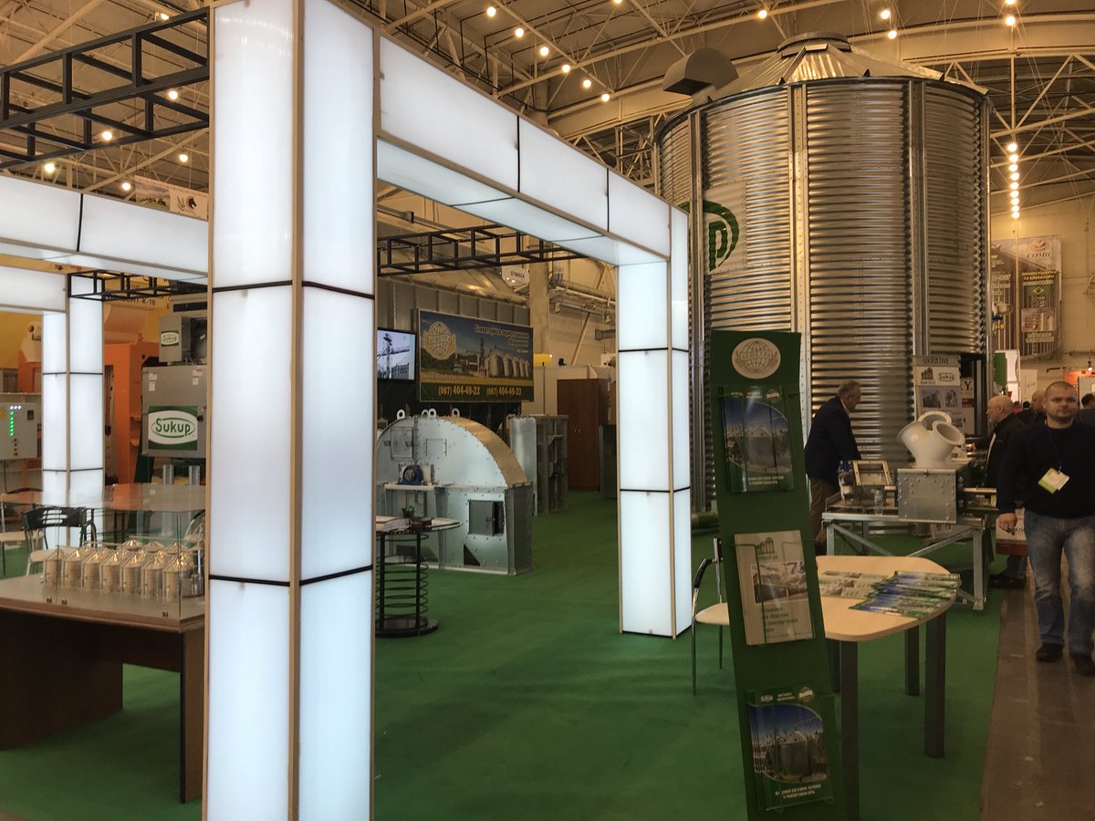 MillingandGrain's tweet image. Sukup exhibit at #GrainTech Kiev 2018nwith a full-scale size steel silo