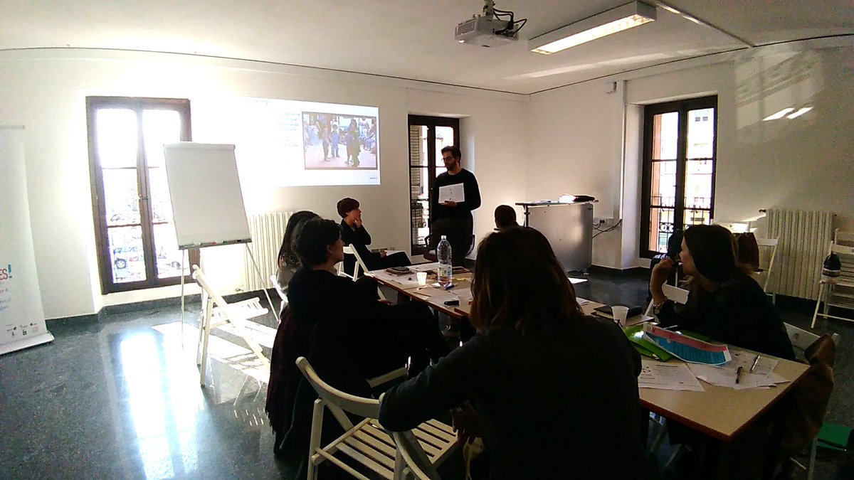 Socialseed_'s tweet photo. Quando il laboratorio diventa occasione di confronto,scambio e analisi della sperimentazione di nuove figure innovative territoriali. Oggi i protagonisti sono stati i #LocalCoach del progetto #Sbrighes che ci hanno ospitato dentro lo spazio del Local hub di Tirano https://t.co/ZlEqEy3ImP