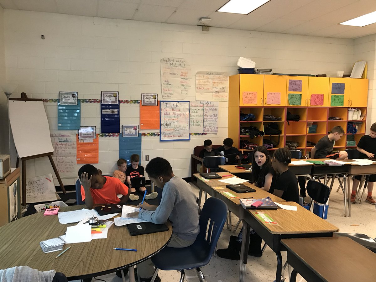 Prepping for our Green Screen presentations! Awesome research completed on The Ancient/Modern Olympics!#gogreen@sagGEYER <a href="/DrJRaley/">Dr. Jeremy Raley</a>