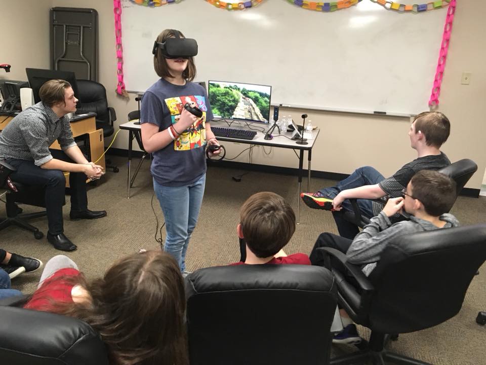 JPS_ISMagnet's tweet photo. Thank you JHS EAST students for helping our 6th graders virtually tour Rome, Greece, China, India and more! @JonesboroEAST @JPS_ISMagnet  #CaneClassroom @JPSHurricane https://t.co/wtjyyUl7j7