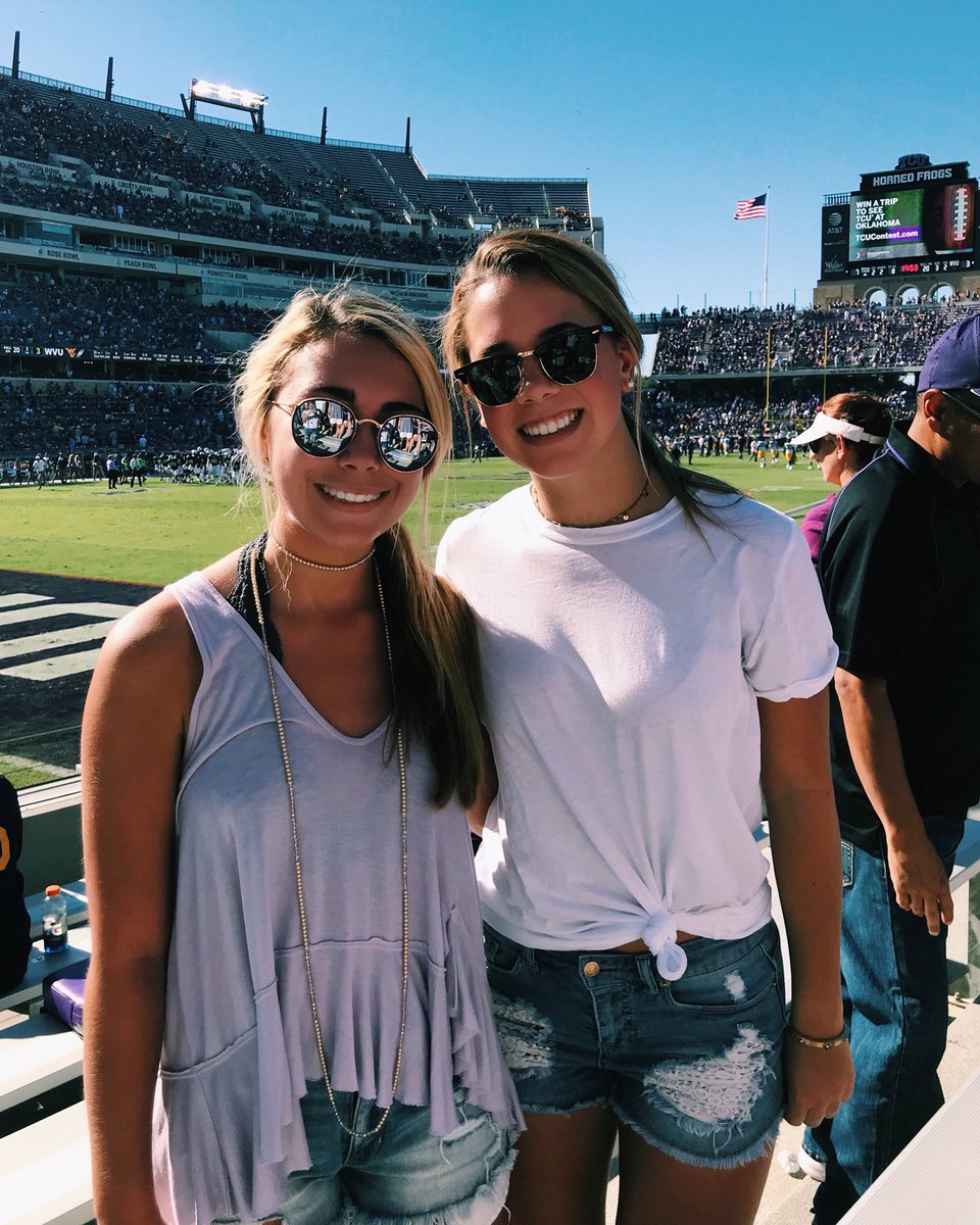 aubrey_swift's tweet photo. happy birthday to my best friend @HoltMarisa !!!! soooo grateful to have a friend like you &amp; for our mems. hope your day is the best ily🤩💗💫💕 https://t.co/sxKEVmSxMk