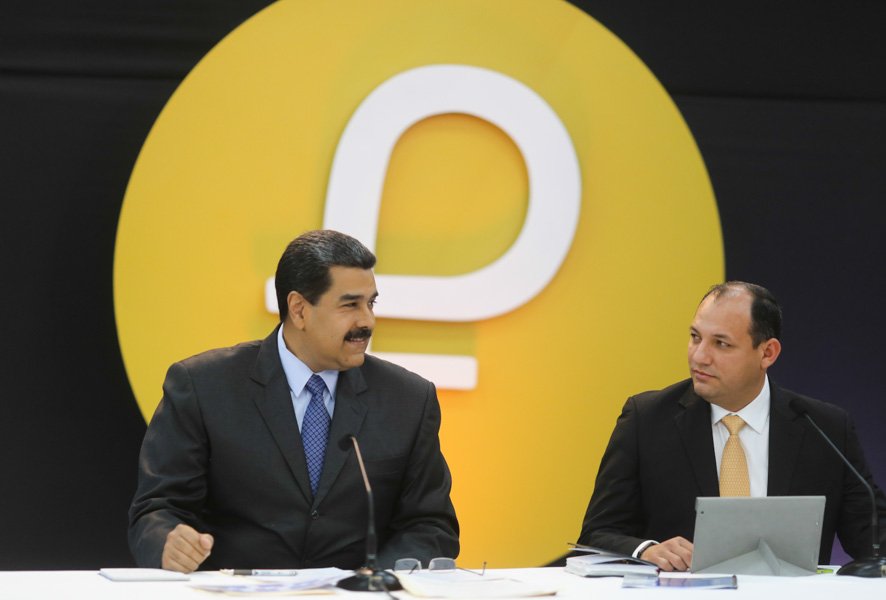 Volksburo's tweet photo. -What image do you want to convey to the public, Señor Presidente?
-Let's go full Saddam Hussein.

#Petro
#AlFuturoConElPetro https://t.co/j7aFMjIw37