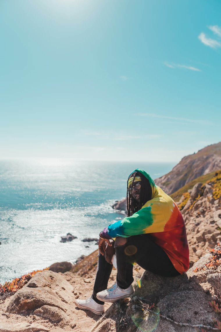 MarsNeter's tweet photo. I run from demons, I run from my problems
Sometimes it's way too much to acknowledge
Cold world don't judge me, no
Cold world don't take my soul

Paradise - @RexxLifeRaj 
#FatherFigure2 https://t.co/8WeizXyix1