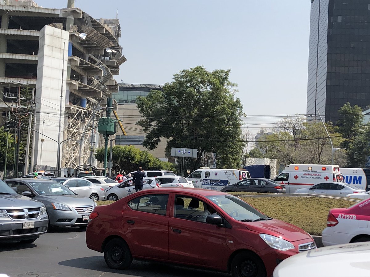 MagaliGomez's tweet photo. Cerrado Ejército a la altura de Antara. Si vienen para acá mejor cambien de ruta! #TraficoDF #trafico #SeguridadVial #Polanco #waze https://t.co/aBTk7FkwsJ