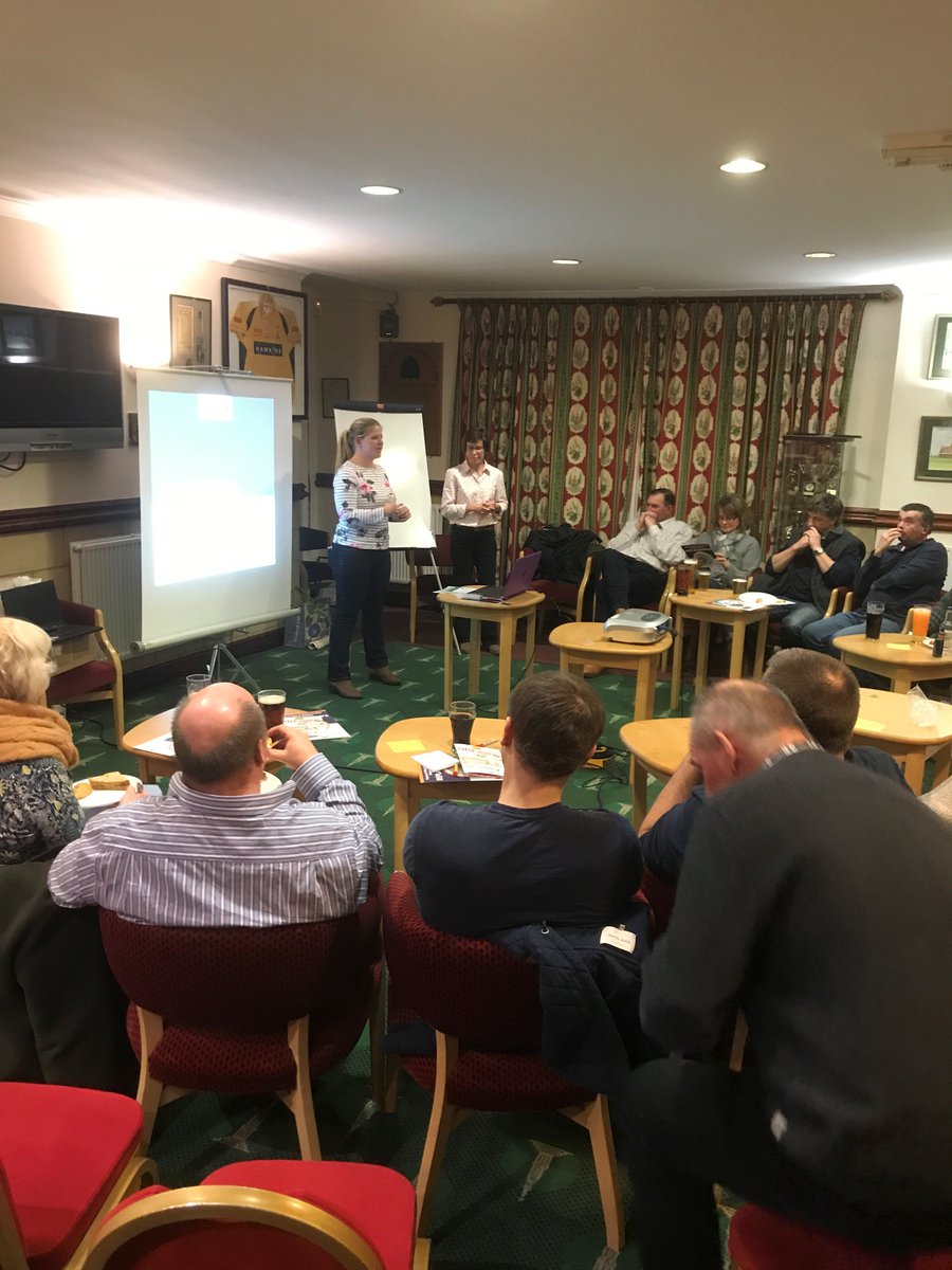SenseHubGB's tweet photo. Great flock club meeting in Banbury with Kate Piessel from @WestBarVets focusing on cleanliness at lambing time #ProjectLamb #DiseaseNotOnMyFarm https://t.co/dTQQd0GcBY