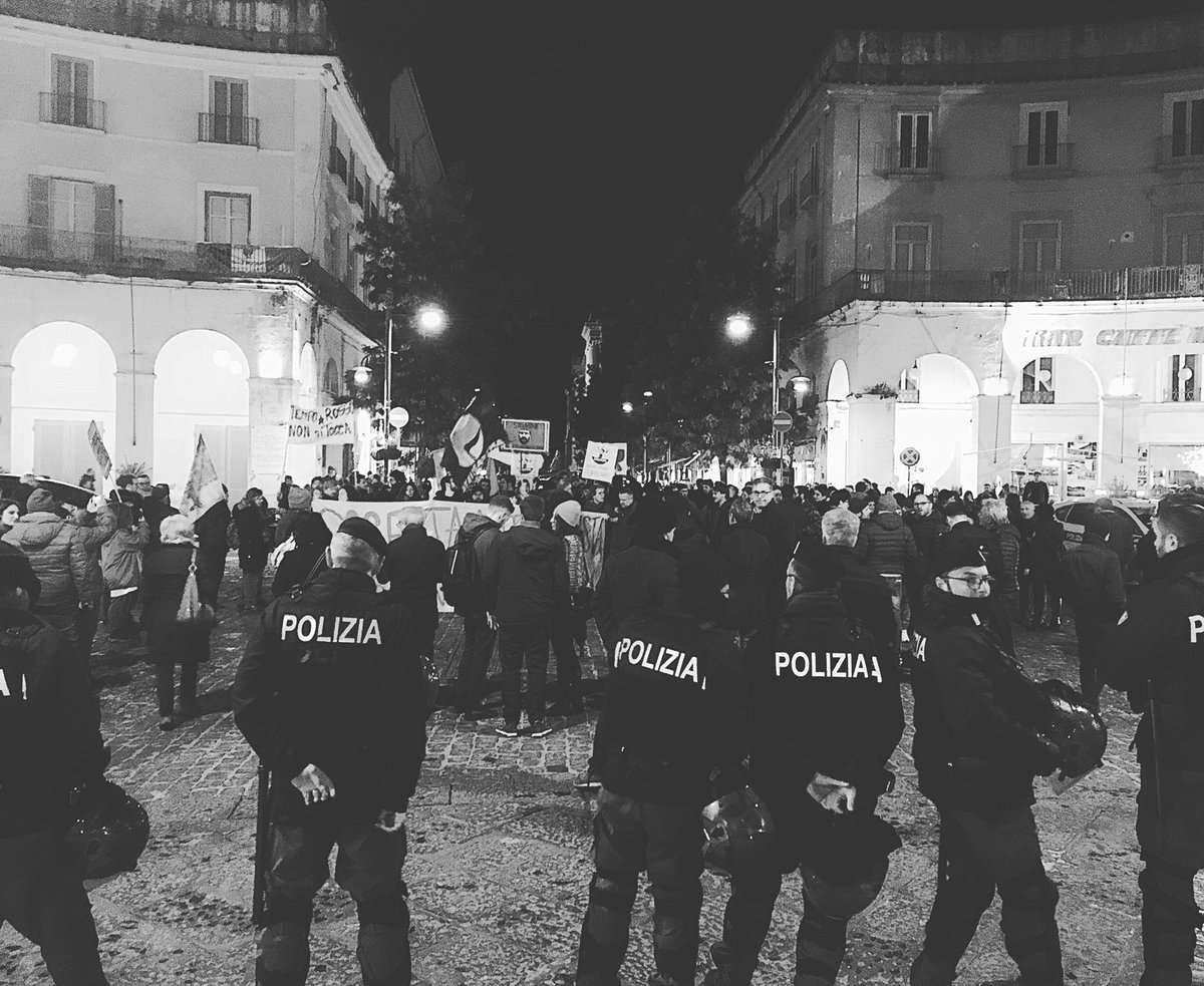Stop Salvini a Caserta. 
Presidio antifascista e antirazzista in corso
#FIOM #CGIL #ANPI
