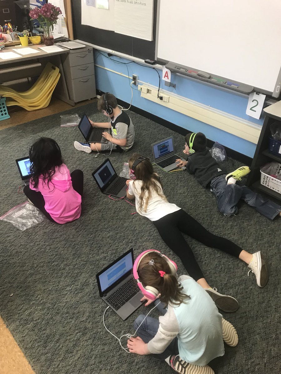 2nd graders surprised us on Dreambox today! They were SO engaged and comfy together! 🤩😍☺️ #toocuteforwords <a href="/diane_montesano/">Diane Montesano</a> @NutSwampTigers #TeamTiger