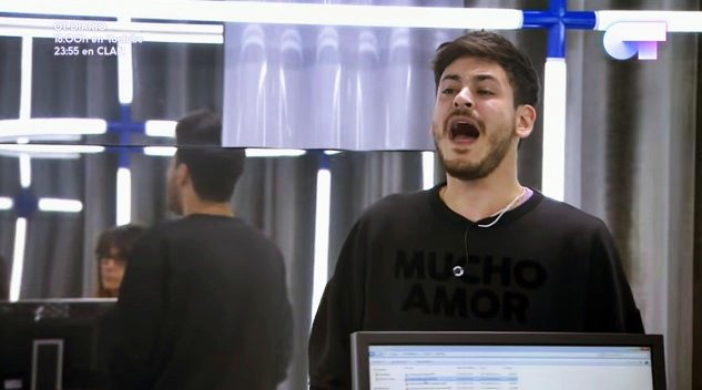 LuisCepedaFans's tweet photo. MUCHO AMOR. @Cepeda_ot2017 #OTDirecto21F
(Foto que capture en el directo el 1 de noviembre). https://t.co/FpR3jWWupJ