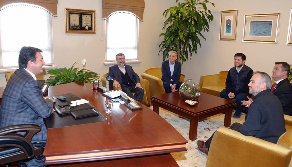 hsvbursa's tweet photo. Hayat Vakfı Bursa şubesi olarak Bursa Osmangazi Belediye Başkanı Sn Mustafa Dündar' ı makamında ziyaret ettik. Ziyarette nazik tutumları için başta belediye başkanımız Sn Mustafa Dündar ve ekibine yönetim kurulu olarak teşekkür ederiz. #BursaOsmangaziBelediyesi #HsvBursa https://t.co/XjVslNInhR