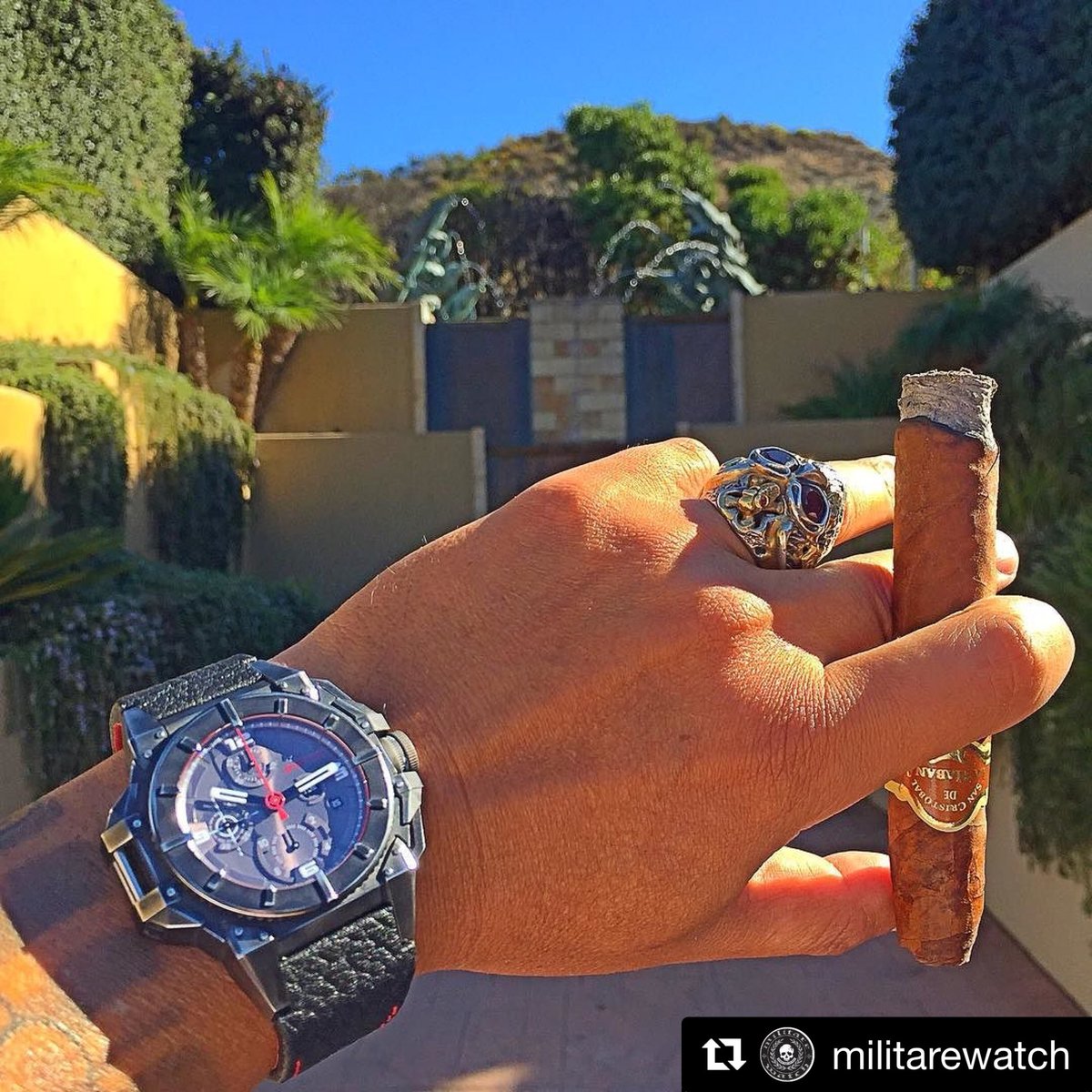 Snyper One Vintage -  Repost from @militarewatch
・・・
Sunny days #snyper #billwall #bwl #sancristobaldelahabana #california  #beachlife #dailywatch #chronograph #horology #horophile #habanos #cigars #cubancigar #cigarporn #cigaraficionado #cigaroftheday  #skull #skullring