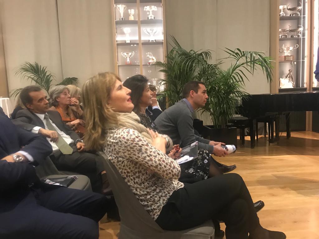 Interimspain's tweet photo. Estupendo ambiente esta tarde en @rctb1899 para compartir experiencias y opiniones sobre el #interimmanagement y su capacidad para romper barreras de género o edad. #TalentoInterim #TalentoDirectivo
cc/ @joseluisportela @MLuzMarFer https://t.co/2KFpg1LErQ