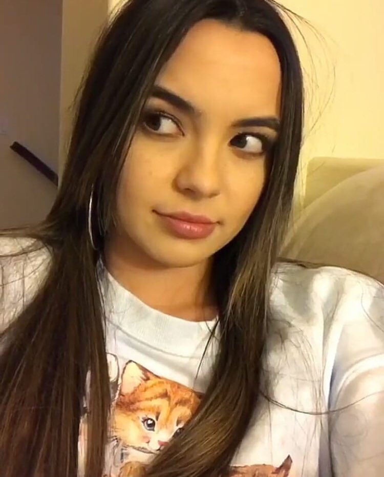 SiCKOFLEO's tweet photo. i should just make one of these every week. she deserves it. anywho. i’ve been a bit of a ghost these past few days so i just wanted to remind everyone that i appreciate this girl. a lot. she’s my best friend and she’s beautiful. also that second pic is her face whenever i speak. https://t.co/73wY5RKcu2