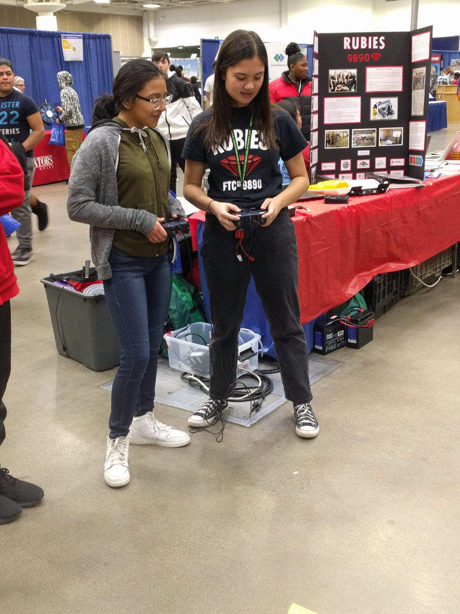 ftc_rubies's tweet image. We&apos;re having so much fun demoing our robot with other Minneapolis #UrbanRobotics teams and impacting  over 2,000 8th graders by teaching them about @HighTechKids1 programs at the @MPS_News STEM Expo!