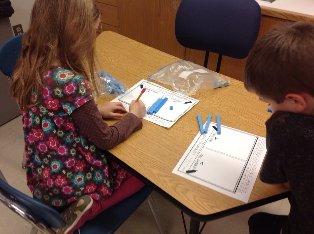 eburnsredsox's tweet photo. Comparing numbers using tens and ones! Team work! #rsd13ct  #brewster13ct https://t.co/O8hea0IhYh