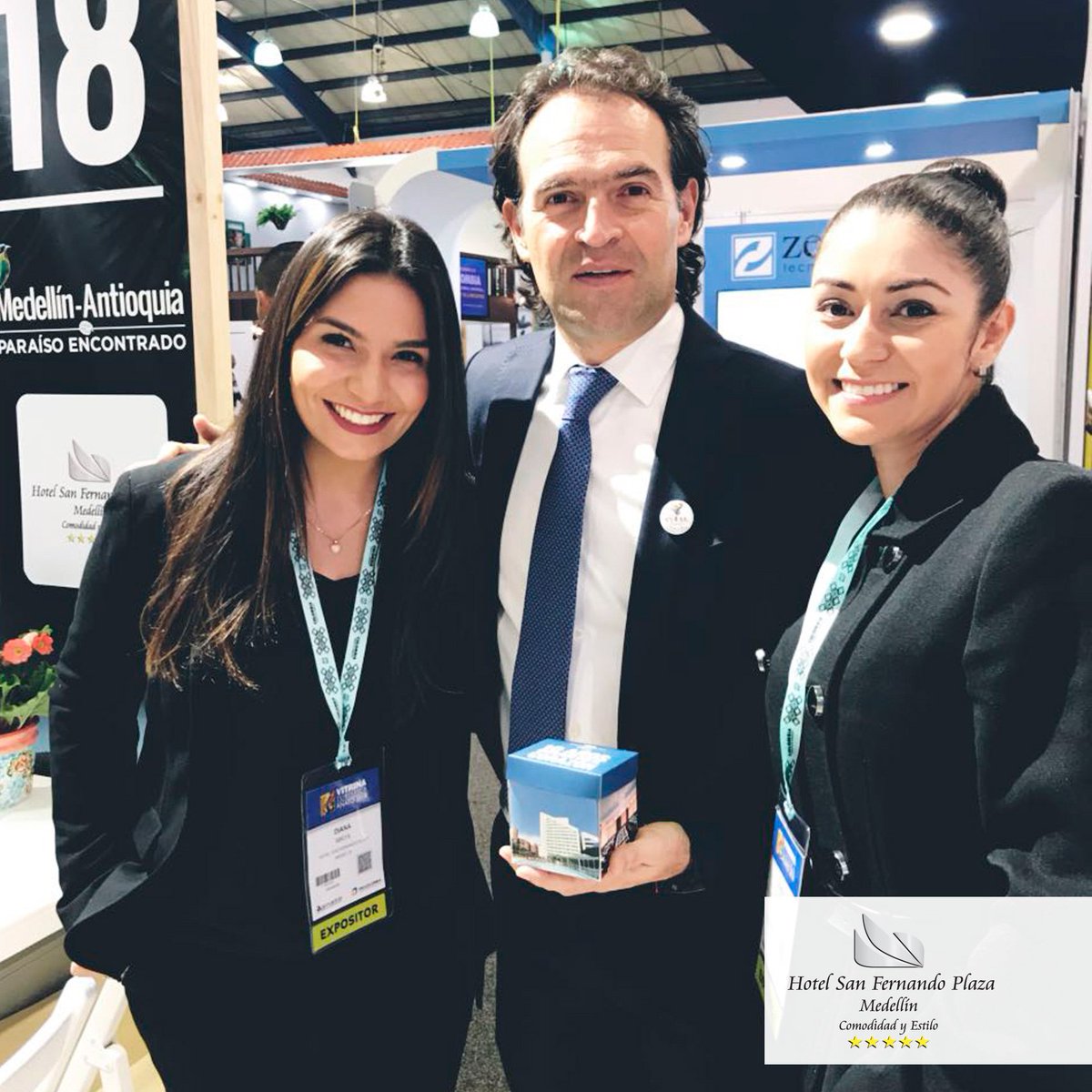 hotelsfp's tweet photo. El Equipo Hotel San Fernando Plaza con el Alcalde de Medellin Federico Gutiérrez   en la Feria Anato 2018!

#Anato #Feria #Turismo #HotelSanFernandoPlazaMedellin #Bogota https://t.co/SI9vXtwr1D