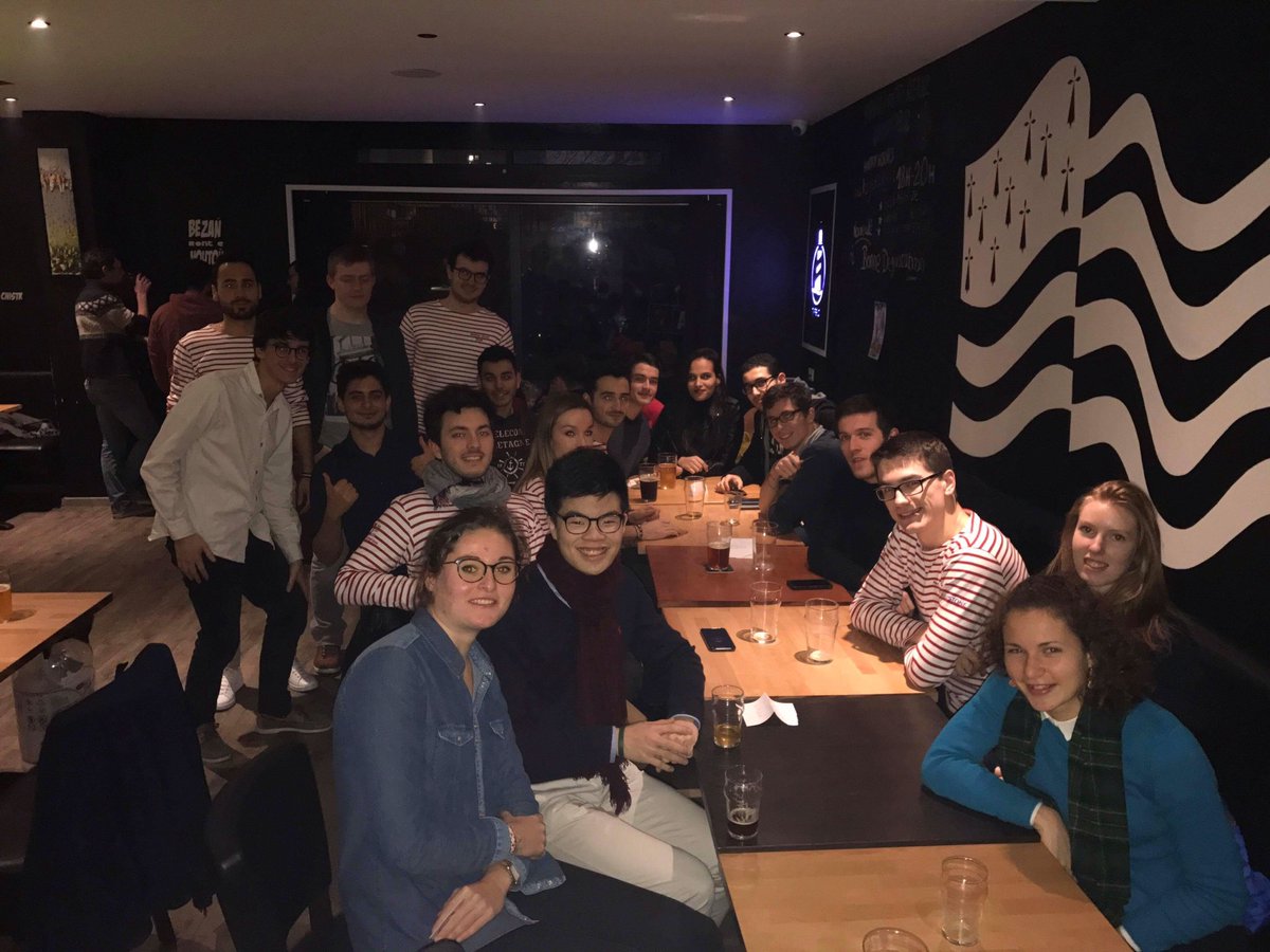 Capisen's tweet photo. Afterwork JEF Junior-Entreprises du Finistère 🤘🏻
Un grand moment de partage avec les 3 juniors de Brest ! https://t.co/UP1YX0XGfJ
