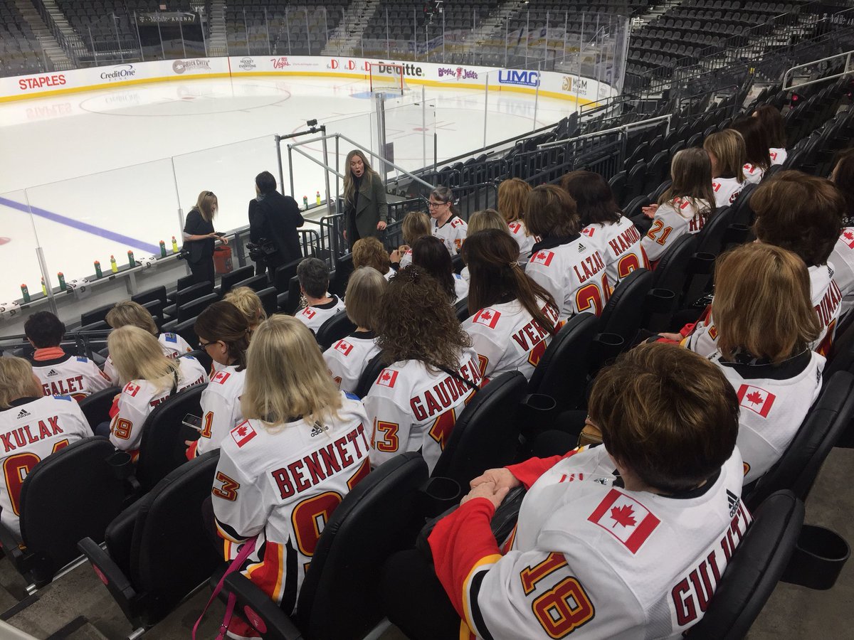 KdotAnderson's tweet photo. #Flames Moms on the loose in Vegas. https://t.co/uCrFLQiP3t