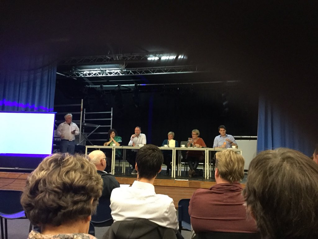 Vanavond uiteraard aanwezig bij het #verkiezingsdebat in #Hoogmade, met @petravdwereld als lijsttrekker aan tafel!