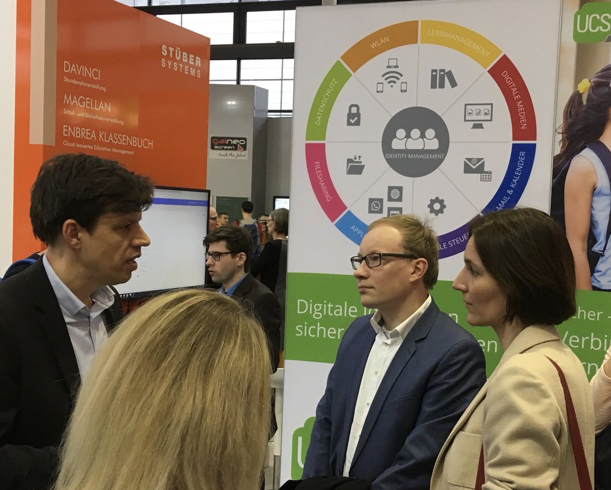 Der AK Kultus, Wirt., Arb., Verk., u Digitalisierung der CDU ua mit Mareike Wulf (MdL <a href="/CDUNds/">CDU in Niedersachsen</a>) am Stand von @UCSatschool <a href="/capcox/">stz</a> #didactica18